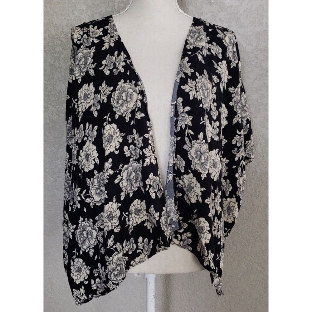 Brandy Melville Womens Black Kimono One Size floral sheer blouse shirt top
